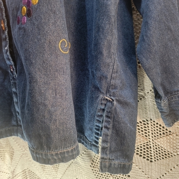 Silver thread XL Long sleeve button down denim looking top - Picture 8 of 16